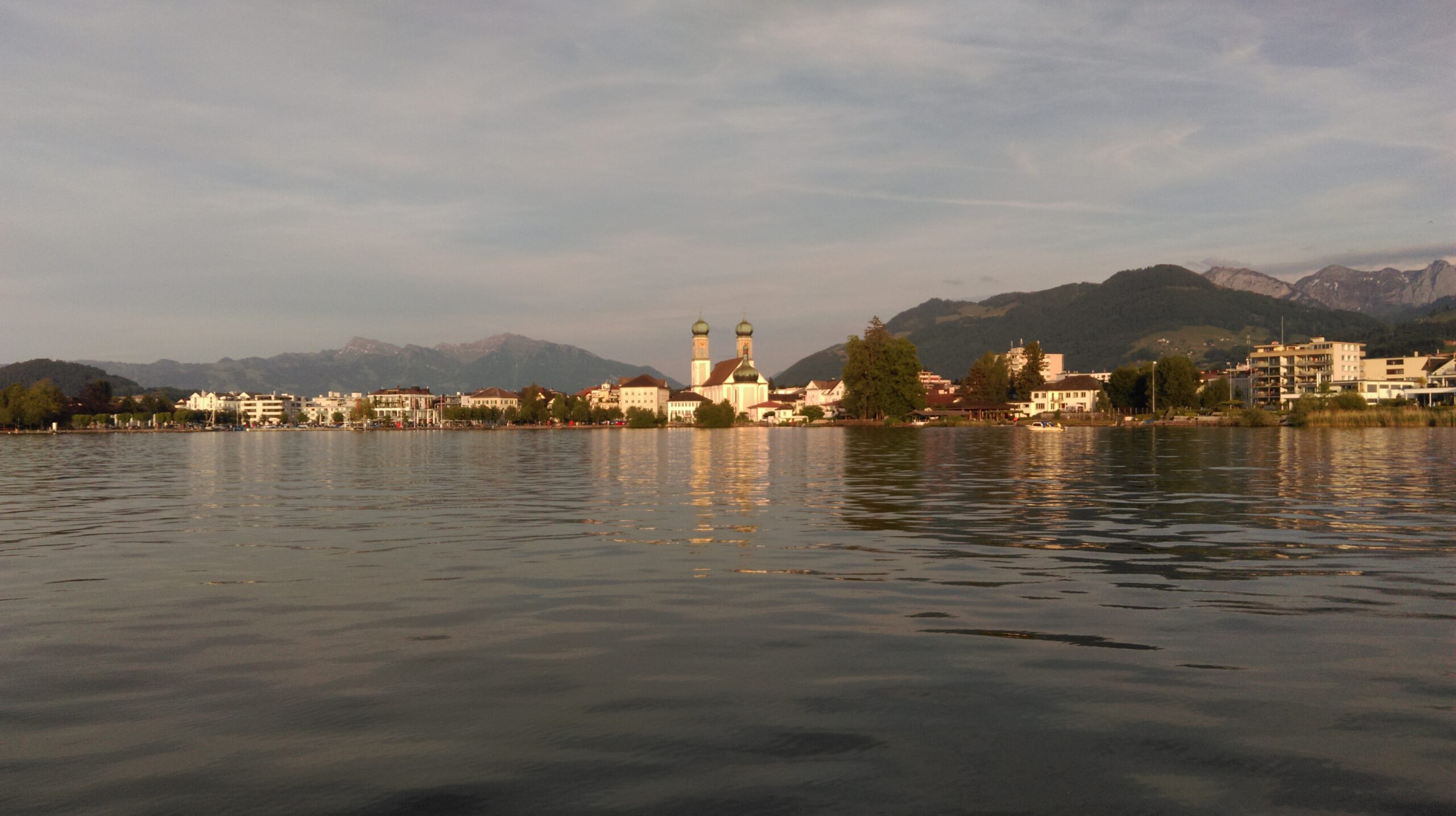 Lachen am Zürichsee vom See aus gesehen
