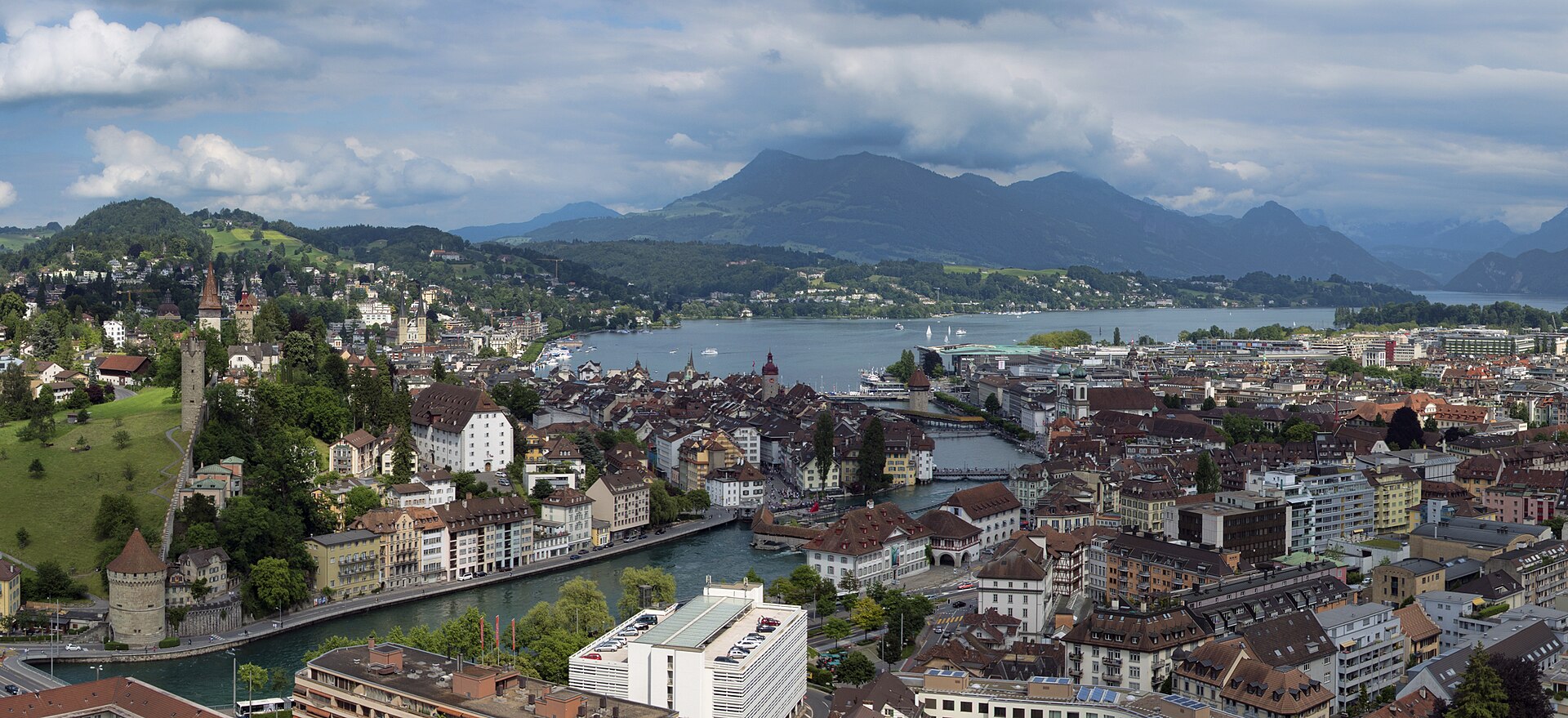 Luzern am Vierwaldstättersee. Bild: chensiyuan, Wikimedia Commons, CC BY-SA 4.0.