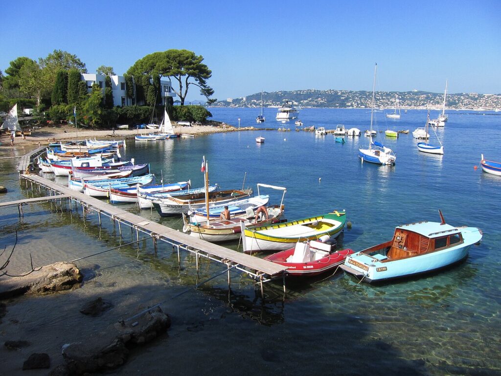 Port de l’Olivette am Cap d’Antibes. Bild: Egaowakaii, Wikimedia Commons, CC BY 4.0.
